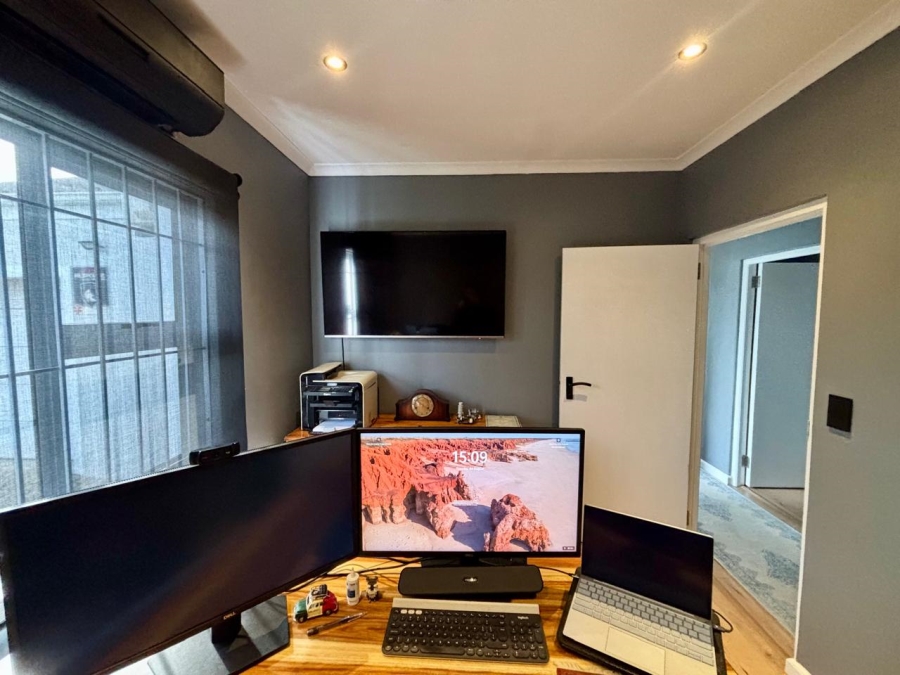 To Let 3 Bedroom Property for Rent in Windsor Park Estate Western Cape